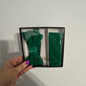 **NWT** Green Velvet Bow-Tie and Pocket Square